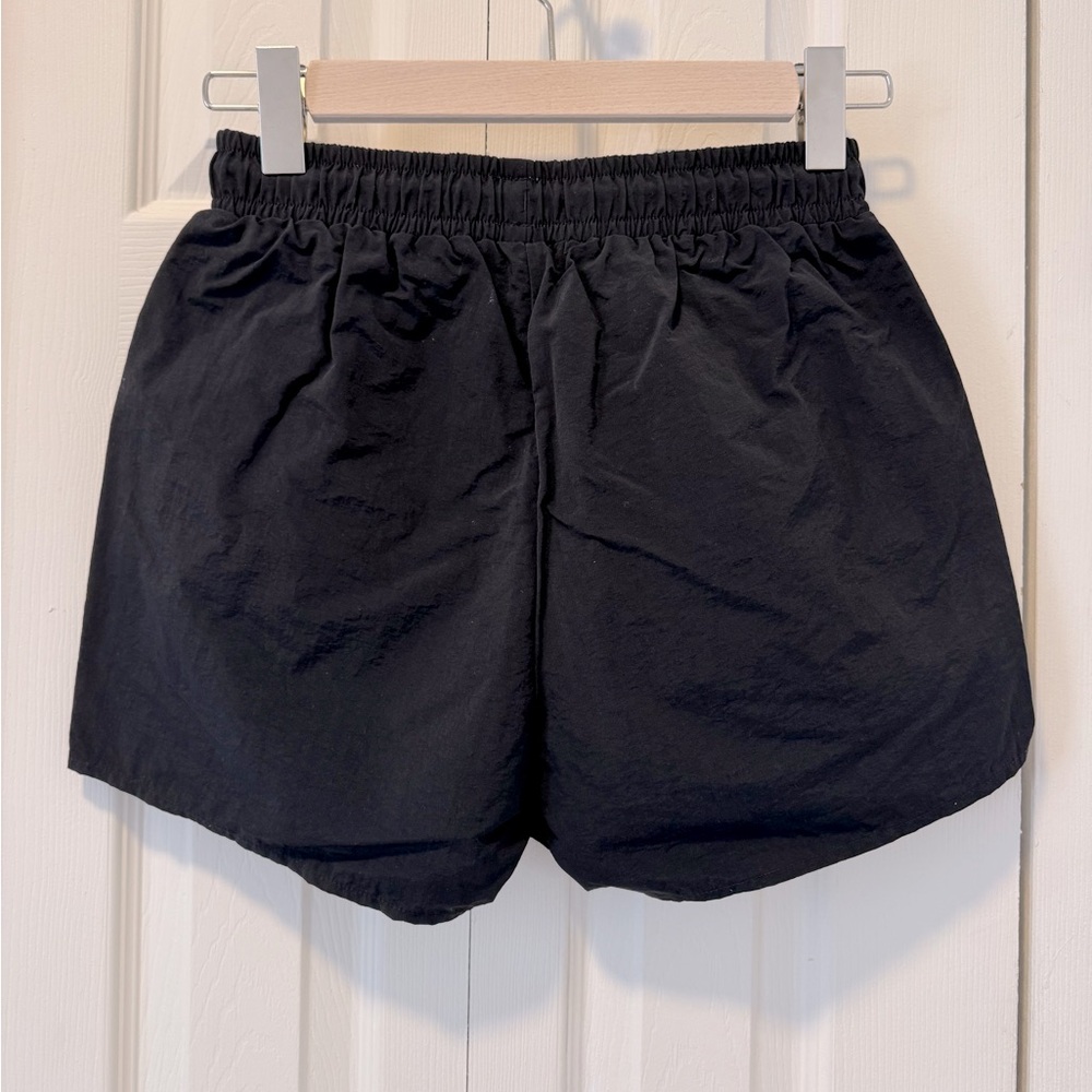 ALO Alumni Shorts in Black (Size XS). - Picture 2 of 6